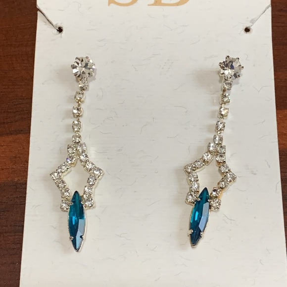 Sarah B Studio Necklace and Earring Set - Picture 3 of 5